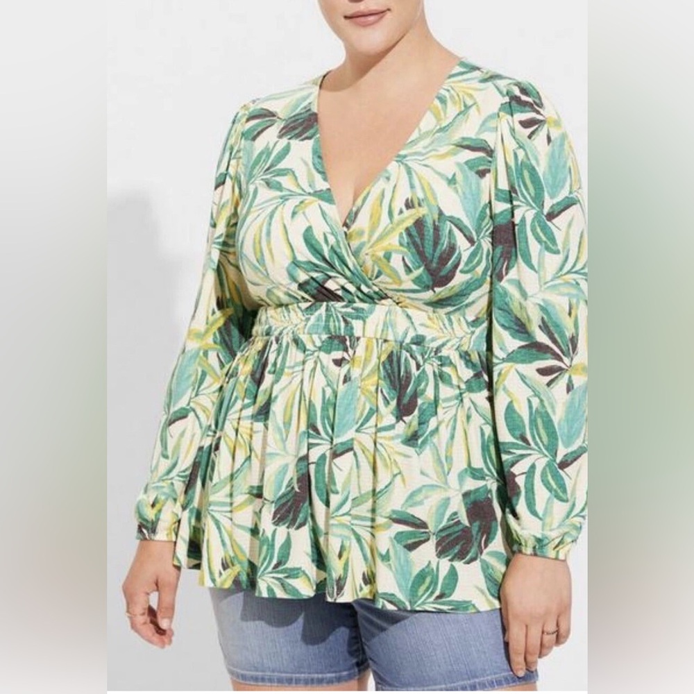 NWT Torrid Women’s 2X Tropical‎ Textured Knit Surplice Puff Sleeve Babydoll Top